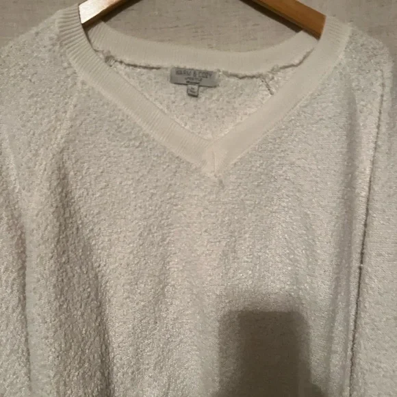 Warm & Cozy Lifestyle White V-Neck Long Sleeve Sweater Size M - Picture 2 of 4